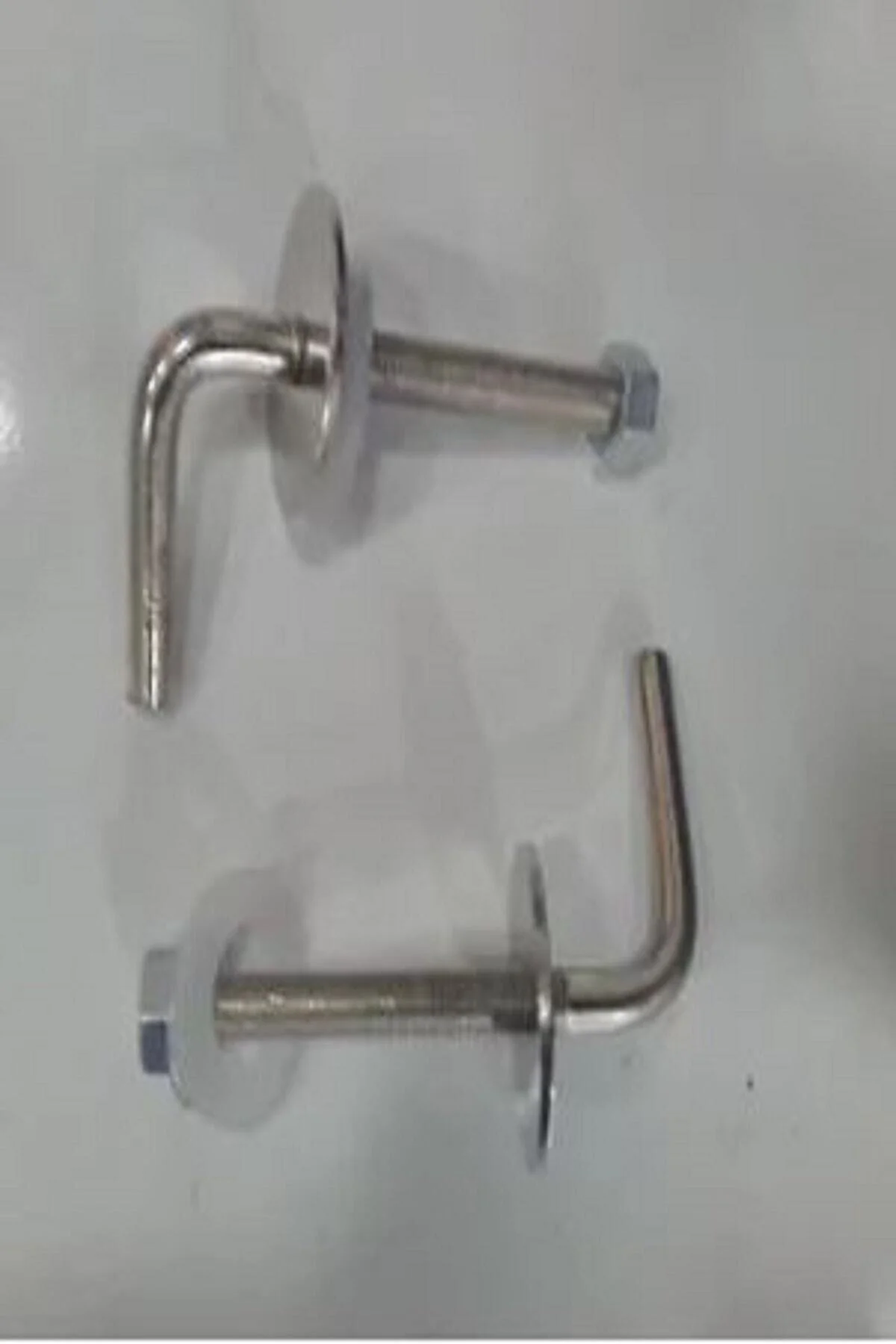 Klozet kapağı montaj vidası krom